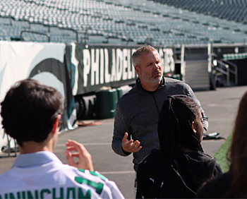 Alumnus Brian Papson '99, vice president of marketing for the Philadelphia Eagles, giving SU students a tour of Lincoln Financi...
