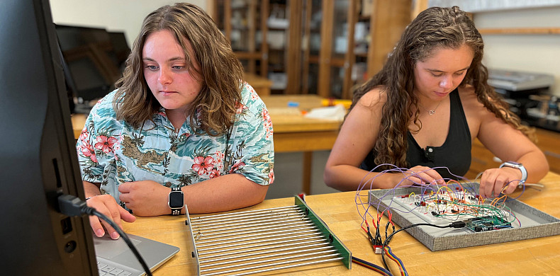 Gwen Conley '23, left, and Hannah Needham '23, right