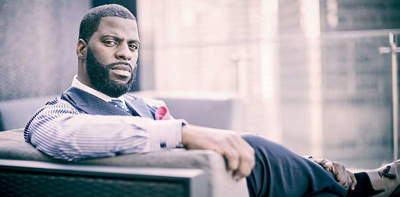 Che Rhymefest Kweku  seated